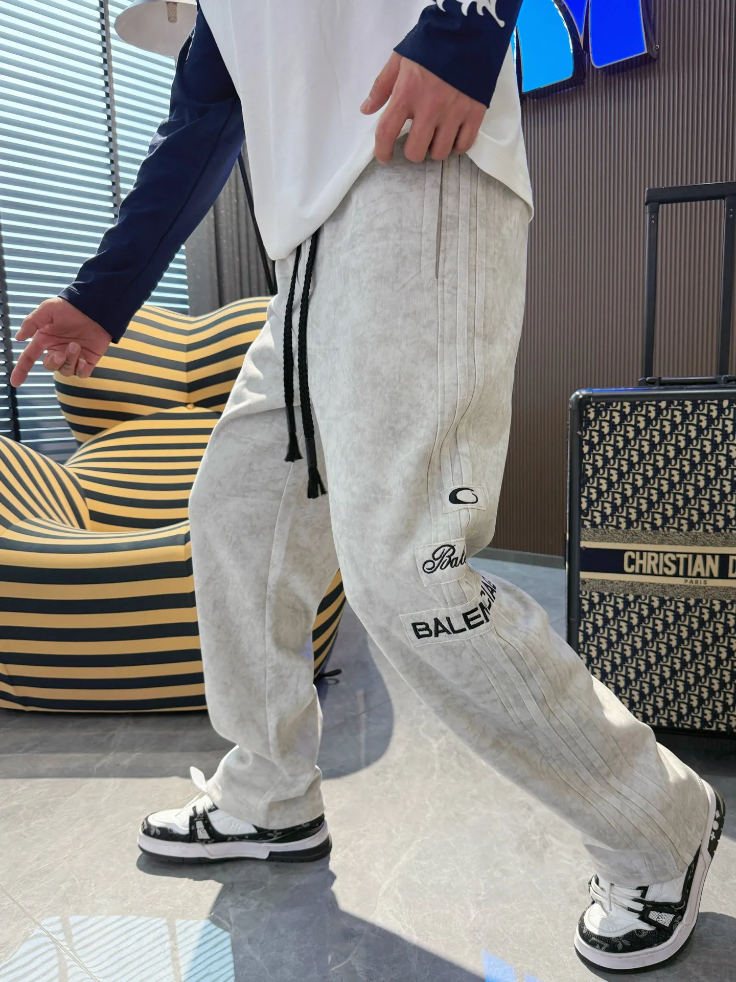 Balenciaga 🆕2026 Autumn and Winter New Arrival Casual Pants! The official website will be released simultaneously. Brand Classic LOGO casual pants, customized fabrics, excellent comfort and strong touch. Highly recognisable, perfect appearance and craftsmanship. Size:M-3XL
